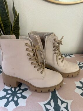 Women’s Lace-Up Chunky Sole Ankle Boots - Beige